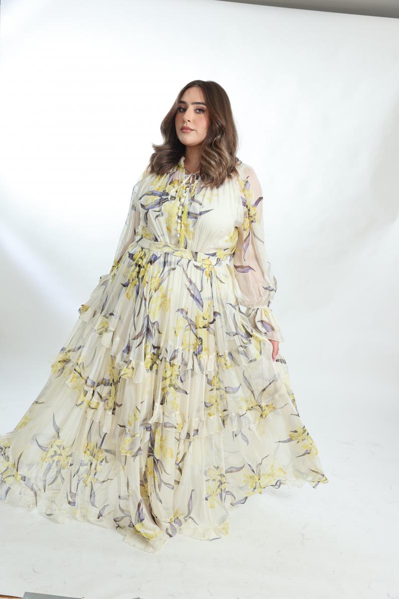 שמלת מקסי צהובה מותן מודגש פלאס